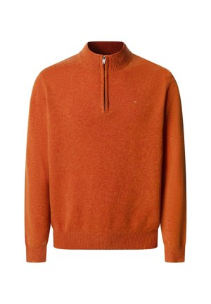 Oranger Strickpullover mit hohem Kragen und Halbreißverschluss. Mit gerippten Bündchen und Saum sowie einem dezenten Logo auf der Brust. Weicher Stoff.