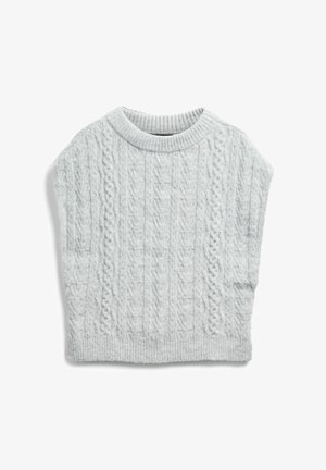 Ljusgrå kabelstickad tröja med ribbad rundhals och korta ärmar, tillverkad av ett mjukt, texturerat material.