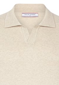 Beige strikket polo med tekstureret krave og åben v-udskæring, mærket "Felix Hardy" i størrelse medium.