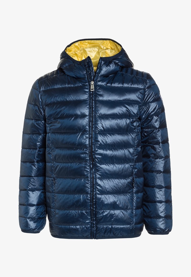 Doudoune matelassée bleu marine avec capuche et fermeture éclair à l'avant, montrant une doublure jaune à l'intérieur de la capuche.