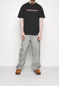 Carhartt WIP Vaqueros estilo carpintero - black denim