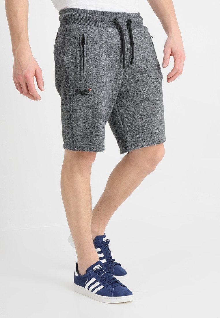 Shorts gris pour hommes en tissu texturé, dotés d'une taille à cordon de serrage, de poches zippées et d'un petit logo sur le devant.