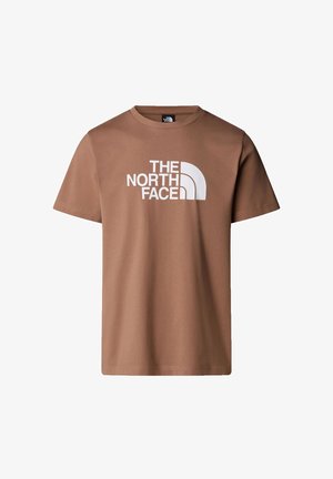 Camiseta de algodón marrón con un gran logo blanco de "THE NORTH FACE" con un diseño curvado, mangas cortas y un cuello redondo clásico.