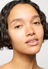 Coola MINERAL LIPLUX SPF 30 brązowy