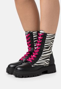 Even&Odd Wide Fit Botki na platformie