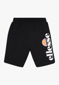 Pantalones cortos deportivos negros con una cinturilla elástica, que presentan un gran logo blanco de "ellesse" y un acento en forma de medio círculo naranja. Textura suave.