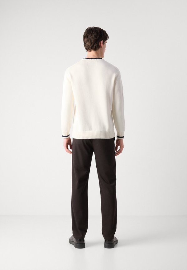 FLAG INTARSIA C NECK - Jumper - eggshell2