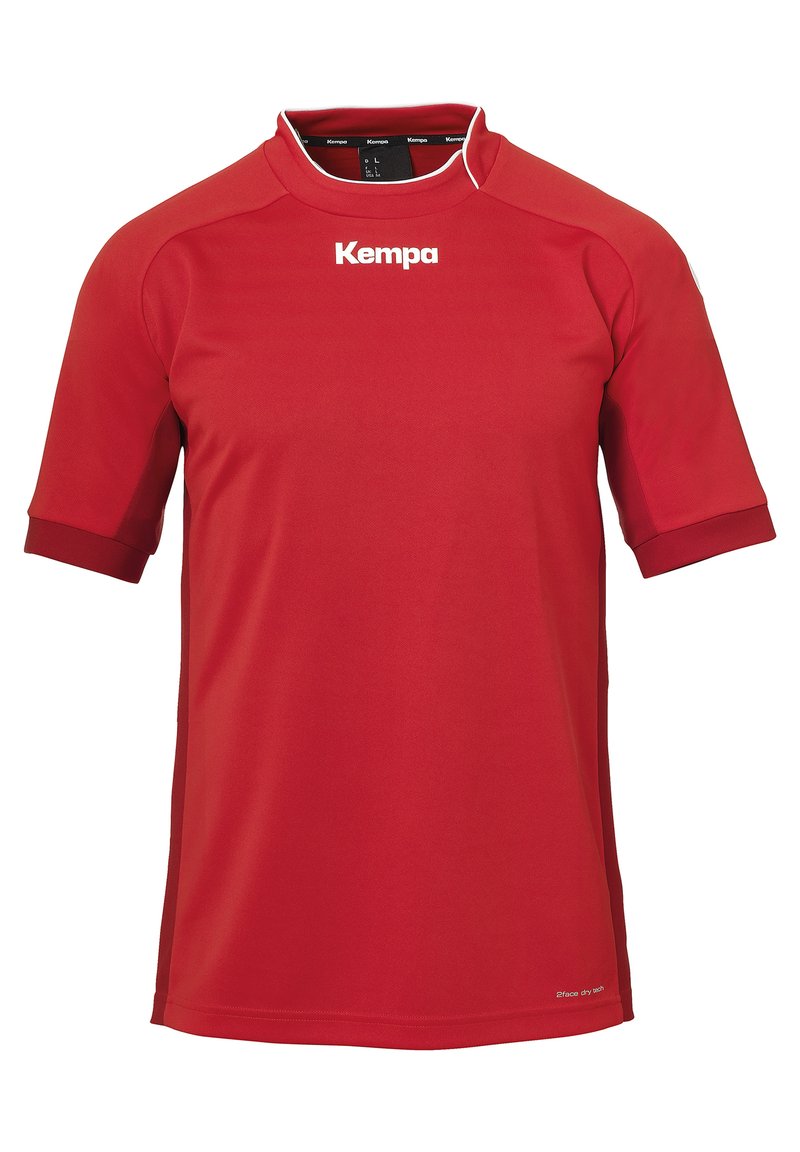 Rood sportshirt gemaakt van synthetische stof, met een ronde hals, korte mouwen en witte accenten op de kraag en het merkembleem.