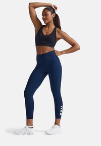 2XU FORM STASH HI-RISE COMPRESSION - Punčochy - midnight white