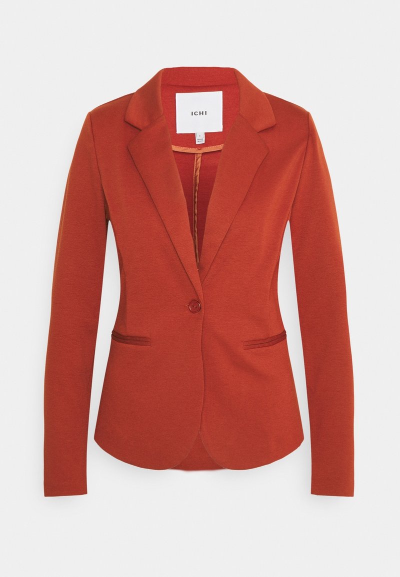 Blazer cintré couleur rouille avec fermeture à un bouton, revers à crans et deux poches passepoilées à l'avant, présenté sur un fond blanc.