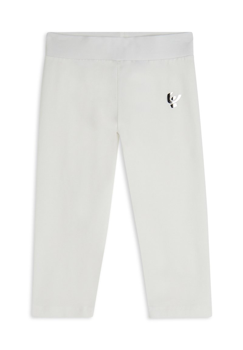 Leggings bianchi aderenti con fascia in vita larga e piccolo logo argentato sulla coscia superiore, presentati su uno sfondo bianco.