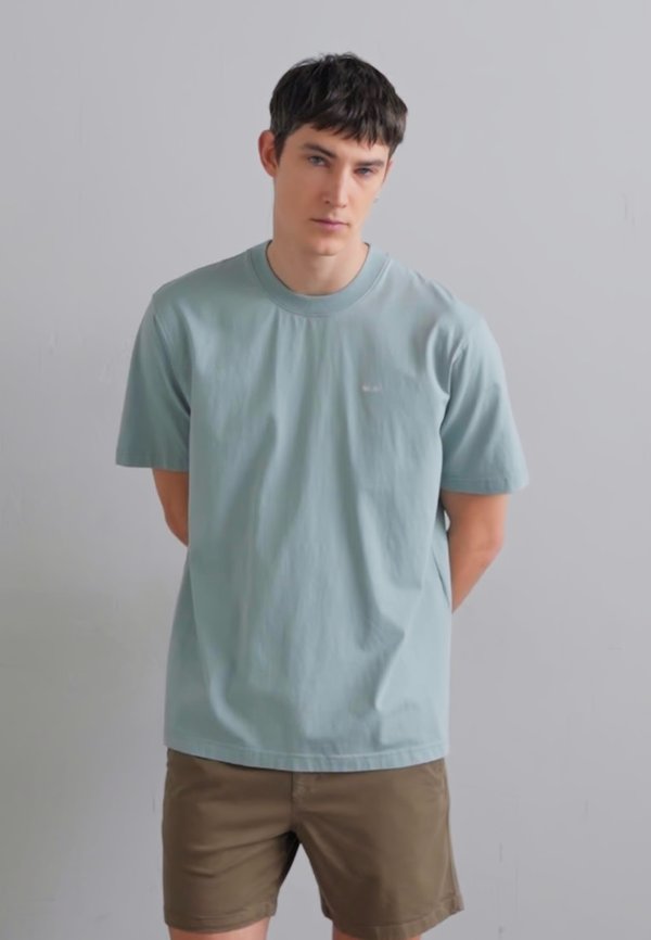 ADAM   - Basic T-shirt2