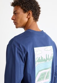 New Balance COURT LONG SLEEVE - Hosszú ujjú felső - navy
