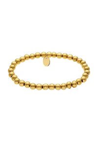 Gouden armband met kralen, bestaande uit een reeks gelijkmatig verdeelde, gepolijste bolvormige kralen en een klein aangehecht labeltje. Gladde textuur en ronde vorm.