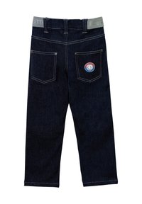 Pantaloni in denim blu scuro con una vita elastica grigia e un patch logo blu, rosso e bianco sulla tasca posteriore. Presenta due tasche posteriori.