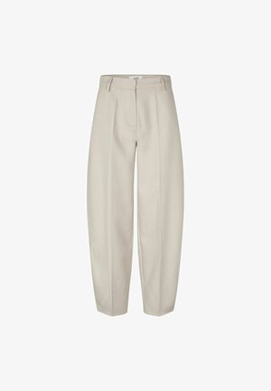 Pantaloni beige a pieghe con vita alta e gamba affusolata. Realizzati in un tessuto liscio e leggero, con tasche laterali e una semplice cintura in vita.