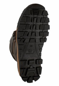 Suola di stivale in gomma nera con profonde scolpiture per una buona aderenza, caratterizzata da motivi in rilievo e una finitura liscia sui bordi. Marcata con la taglia 36 e un logo.