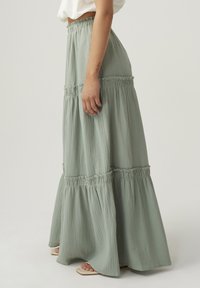 THE FATED MAXINE  - Maxisukňa - sage green