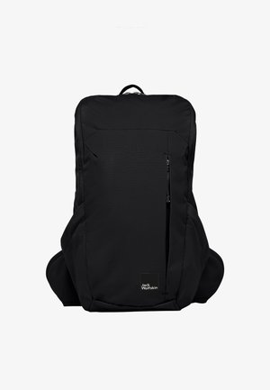 Melna mugursoma ar gludu auduma tekstūru, ar priekšējo kabatu ar rāvējslēdzēju, mīkstinātām plecu siksnām un logo uzlīmi apakšā.