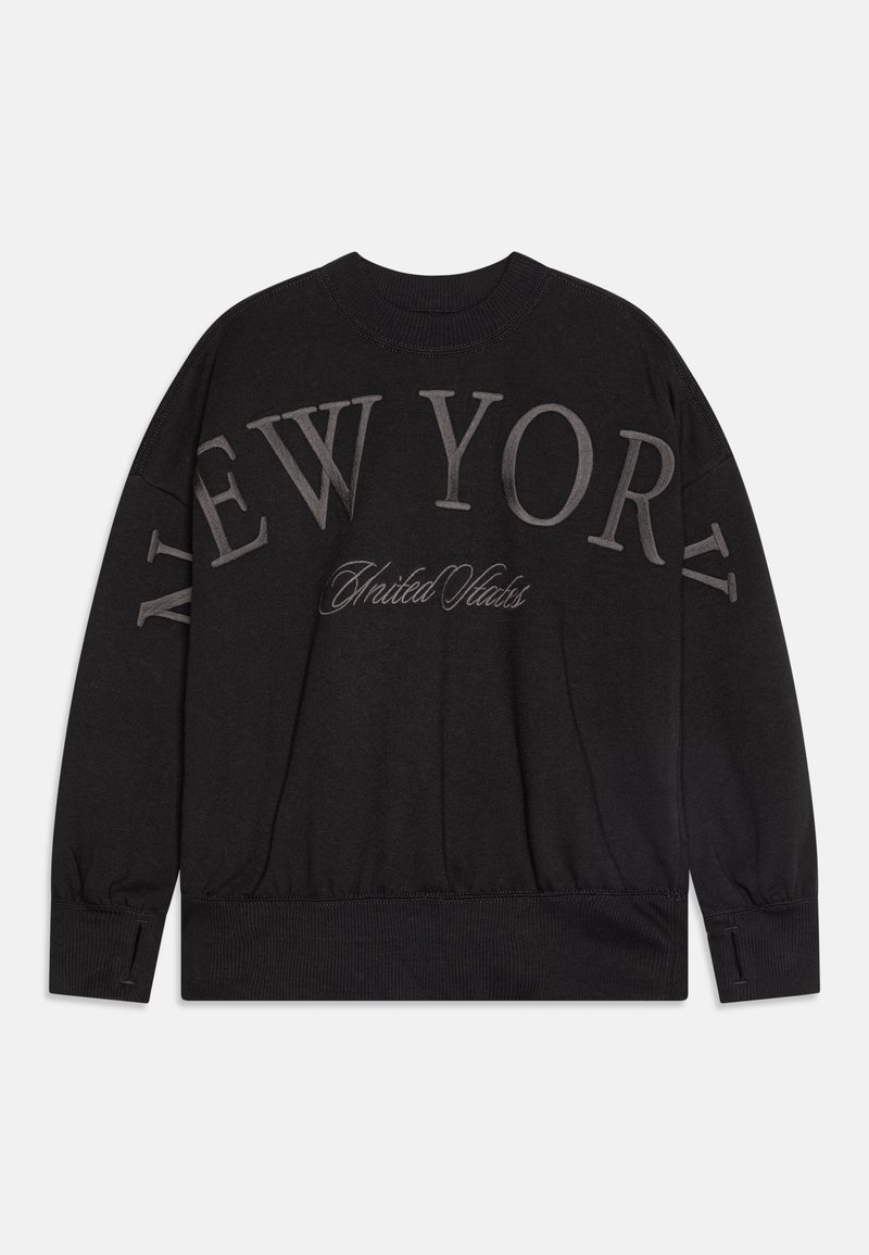Svart sweatshirt med "NEW YORK" i upphöjda bokstäver och "United States" i kursiv, ribbad halsringning och ärmar, samt en avslappnad passform.