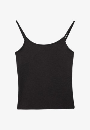 Črn rebrast zgornji del majice s tankimi dvojimi naramnicami in ravnim izrezom, položen na belem ozadju.