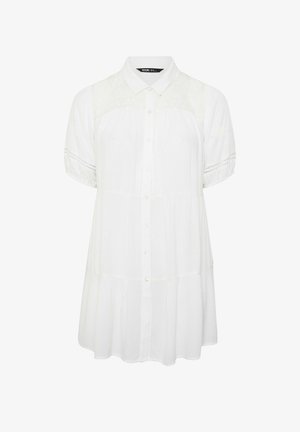 Abito bianco a maniche corte con bottoni, colletto, spalline in pizzo e balze arricciate per una vestibilità ampia.