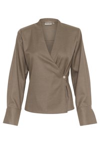 Blouse portefeuille marron à manches longues, avec un profond col en V, un petit bouton métallique sur le côté, et une texture de tissu lisse.