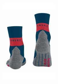 Farbenfrohe Socken mit einem dunkelblauen Obermaterial, einem roten Bündchen mit "FALKE"-Logo und einem grauen Fuß mit gestreiftem Muster und Haifischdesign an der Ferse.