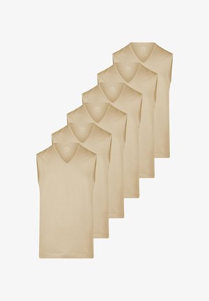 Seks beige ærmeløse V-hals undertrøjer stablet diagonalt, ensfarvet design, rynkefrit stof, vist på hvid baggrund.