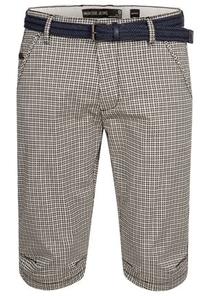 Pantaloni scurți cu carouri pentru bărbați, în alb și negru, cu un brâu împletit în nuanța bleumarin, dintr-un material ușor, cu tivuri răsucite.