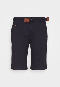 Shorts bleu marine longueur genou avec une ceinture tressée munie d'une boucle métallique ronde et des accents en cuir marron, présenté sur un fond blanc.