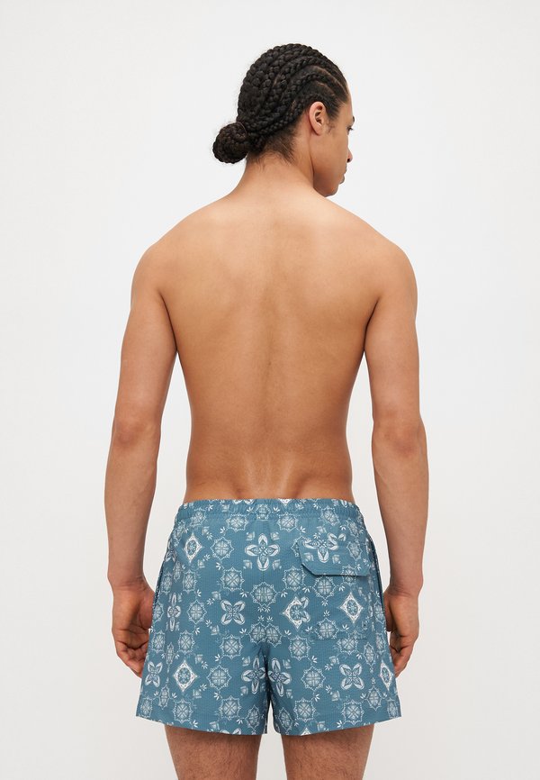 PULL ON PRINTED BANDANA - Swimming shorts2
