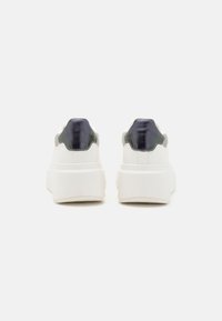 Tamaris Trainers - white