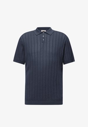 Polo de punto azul marino de manga corta con patrón de cables, tapeta de tres botones y puños y dobladillo acanalados.