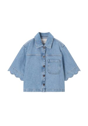 Lichtblauw denimjack met korte mouwen met geschulpte zoom, knopen aan de voorkant, een kraag en een enkele borstzak.