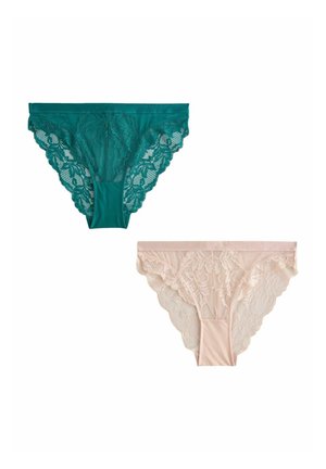 Två par kvinnors trosor: en i teal med spetsdetaljer och en i mjuk rosa med liknande spetsdetaljer. Båda har en delikat blommönster.