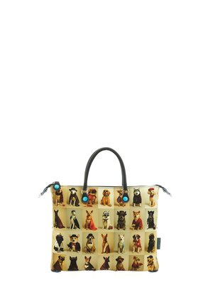 Borsa beige con manici neri che presenta una griglia di varie piccole illustrazioni di cani vestiti con costumi e accessori.