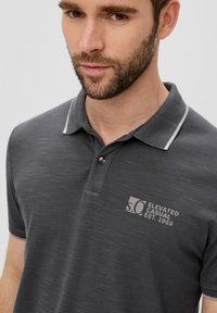 s.Oliver MIT LOGO-PRINT - Poloshirt - dunkelgrau