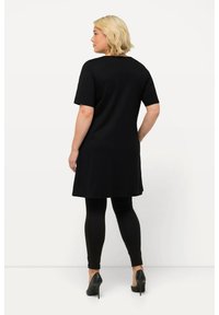Ulla Popken LONG RITSSLUITING A-LIJN RONDE HALS HALVE MOUWEN - Camiseta básica - zwart