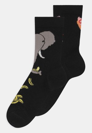 Meias pretas com um design de elefante cinza, bananas amarelas e acentos coloridos. Material: tecido; design: tema animal divertido.