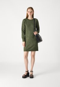 Vero Moda VMYEN O-NECK DRESS - Φόρεμα-πουλόβερ - rifle green