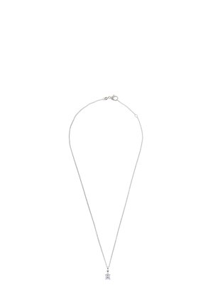 Silver necklace with a fine chain and a square, sparkling pendant. The pendant features a clear gemstone with a faceted cut.