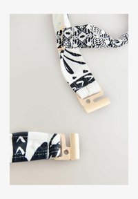 Unselected, black cream palm