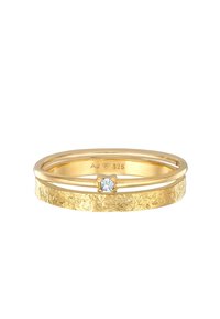 Goldfarbener Ring mit strukturierter Band, der ein glattes Innenband und einen kleinen Diamantakzent aufweist. Markiert mit '925' für den Silbergehalt.