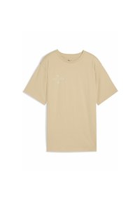 Beige bomulds t-shirt med afslappet pasform, korte ærmer, rund halsudskæring og et lille hvidt logo i midten. Glat tekstur, ingen mønstre.