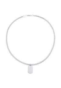 Collier en chaîne argentée avec un pendentif en forme de plaque rectangulaire texturée. La chaîne présente un design lisse et entrelacé, renforçant la durabilité.