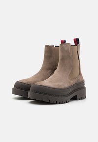 Tommy Jeans FOXING CHELSEA - Gležnjače s platformom - porcini taupe