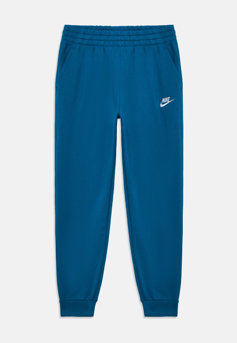Tirkīza Nike sporta bikses ar elastīgu jostu, sānu kabatām un balto logo priekšpusē. Gluda auduma un sašaurināta kāju dizains.