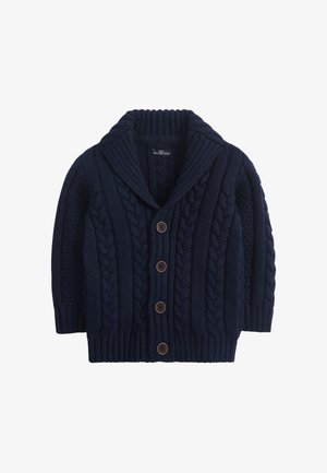 Marineblå strikket cardigan med kabelmønstre, sjalskrave, lange ærmer, ribstrikkede manchetter og fire brune knapper foran.