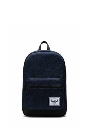 Sac à dos bleu marine avec motif cachemire, panneau inférieur noir, poche avant zippée et étiquette de marque. Doté d'une poignée supérieure pour un transport facile.